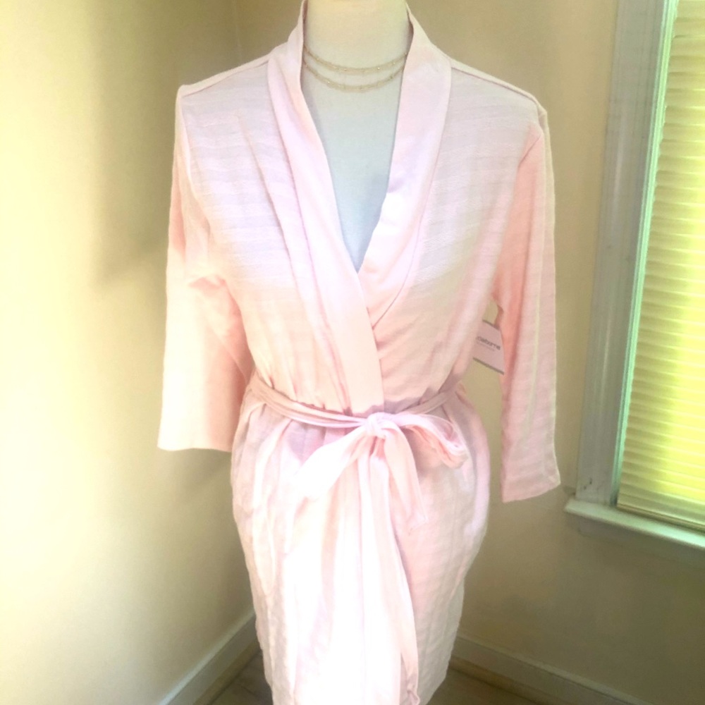 NWT Liz Claiborne Soft Pink Wrap Robe
Quiet Luxury!!! 🦋🐝🌸